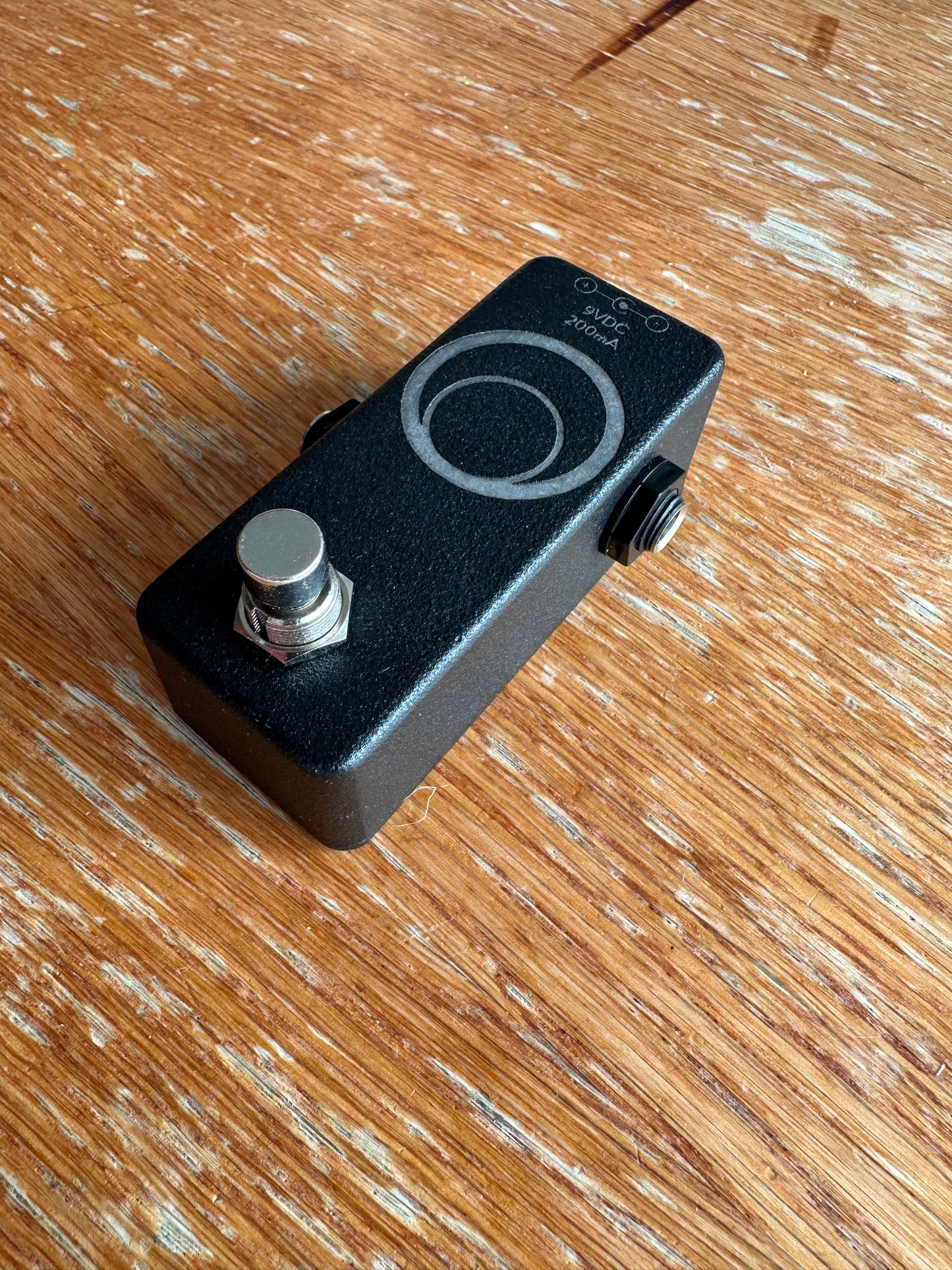 DOLG Nano feedback fuzz pedal