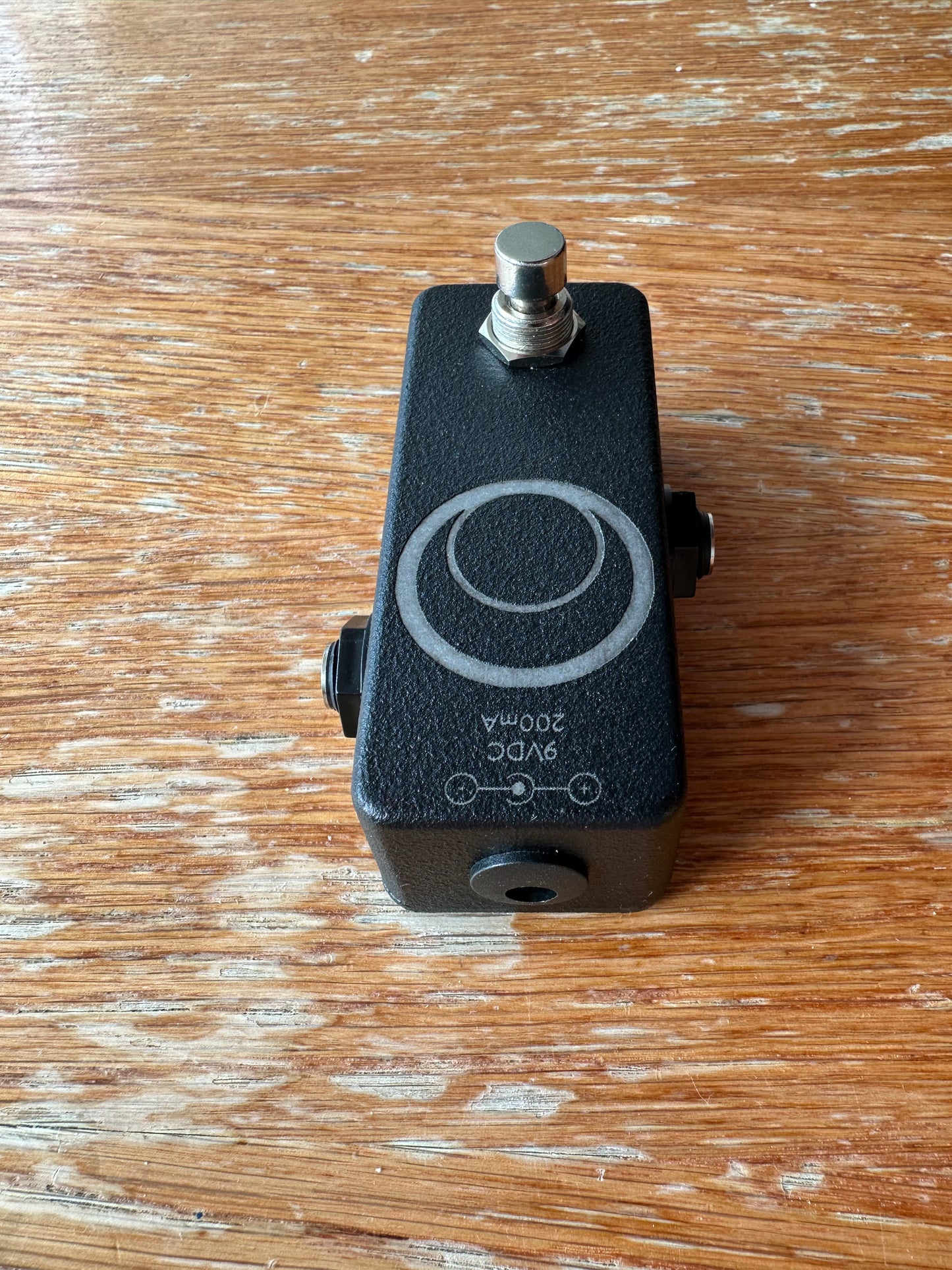 DOLG Nano feedback fuzz pedal